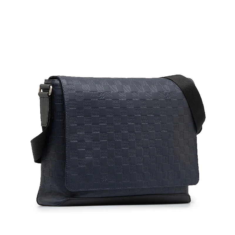 Louis Vuitton bags with a zippered interior pocket for better organizationLouis Vuitton Damier Infini District MM (SHG-Um8soz)