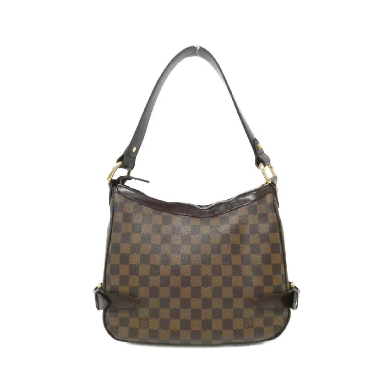 Ladies Louis Vuitton Petite Malle bags in a pastel color for a soft lookLouis Vuitton Damier Highbury