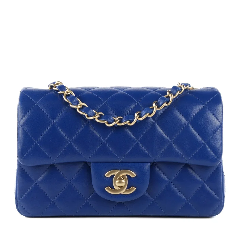 Chanel Lightweight Handbag for Daily ErrandsChanel Classic Quilted Flap Bag