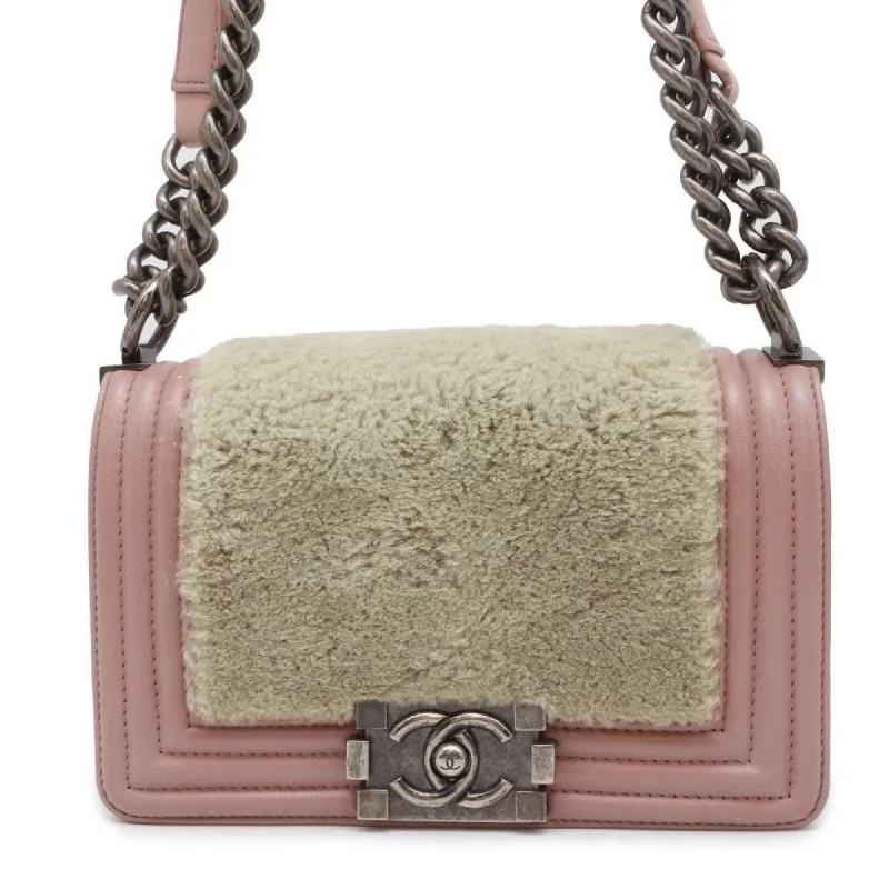 Chanel Quilted Leather Shoulder Bag for FashionistasChanel Chain Shoulder Bag Boy Coco Mark Leather Fur CHANEL